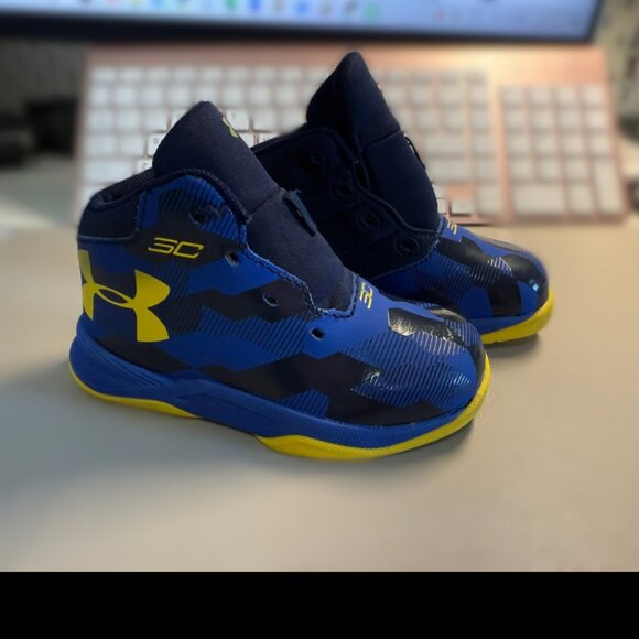 3/$30 - Under Armour Steph Curry Kids Shoes - No laces - Picture 1 of 3